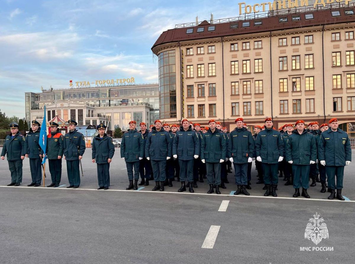 Тульские спасатели поучаствовали во второй репетиции Парада Победы Тульские спасатели поучаствовали во второй репетиции Парада Победы