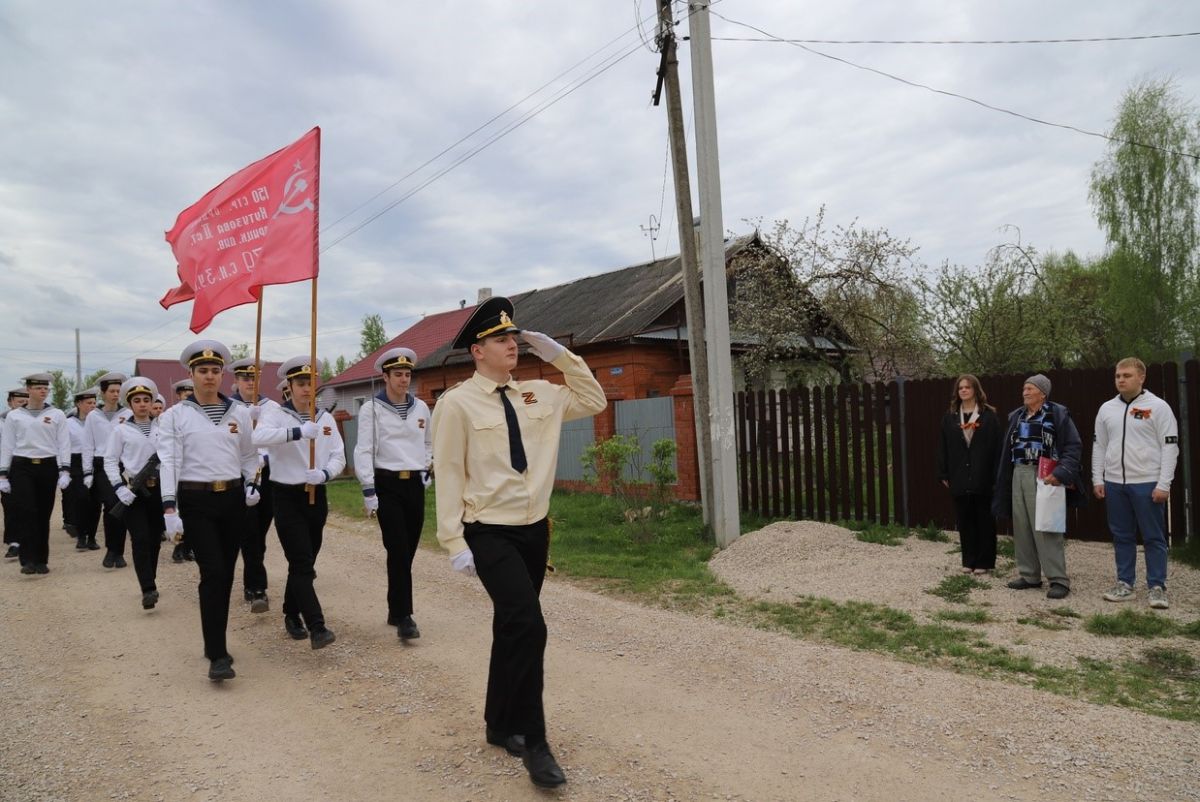 В Суворовском районе провели выездной парад для ветеранов Великой Отечественной войны В Суворовском районе провели выездной парад для ветеранов Великой Отечественной войны