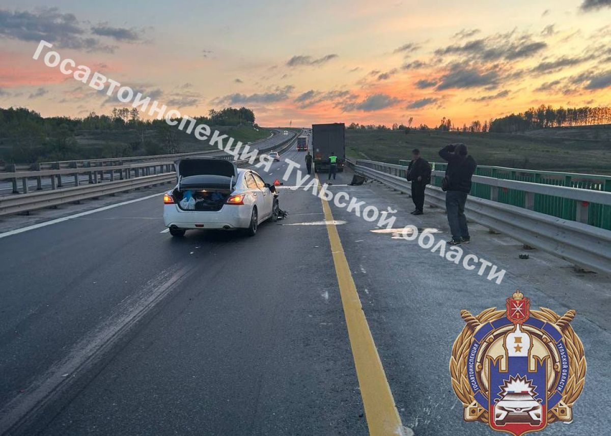 В Тульской области «Ниссан» врезался в попутный «МАЗ» В Тульской области «Ниссан» врезался в попутный «МАЗ»