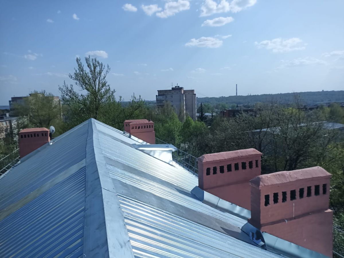 В Алексине отремонтировали кровлю дома на улице Арматурной