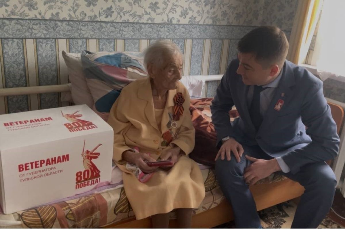 В Туле с наступающим Днем Победы поздравили ветерана из Суджи В Туле с наступающим Днем Победы поздравили ветерана из Суджи