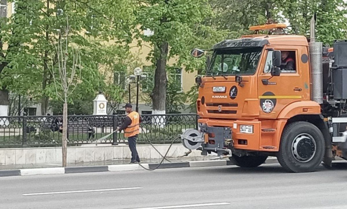 За сутки с улиц Тулы вымели 80 кубометров мусора За сутки с улиц Тулы вымели 80 кубометров мусора