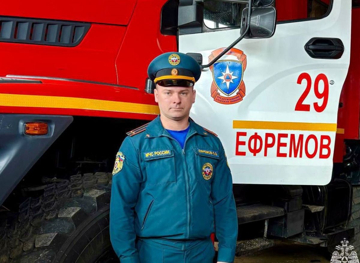 Тульский пожарный спас людей из горящего дома Тульский пожарный спас людей из горящего дома