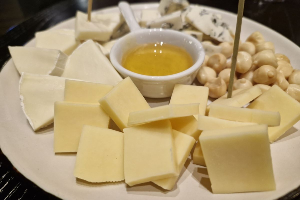 В Тульской области уничтожили почти 25 килограммов санкционных сыра и мяса В Тульской области уничтожили почти 25 килограммов санкционных сыра и мяса