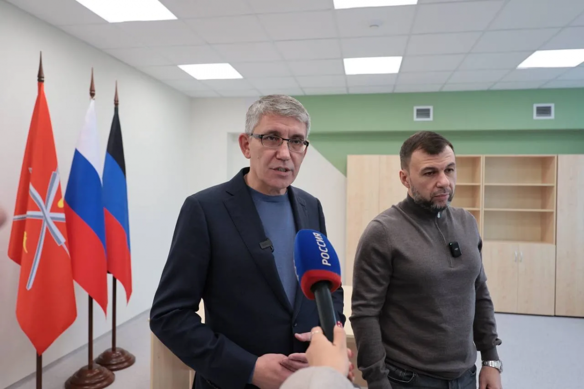 Туляки восстанавливают в Мариуполе парк и сквер