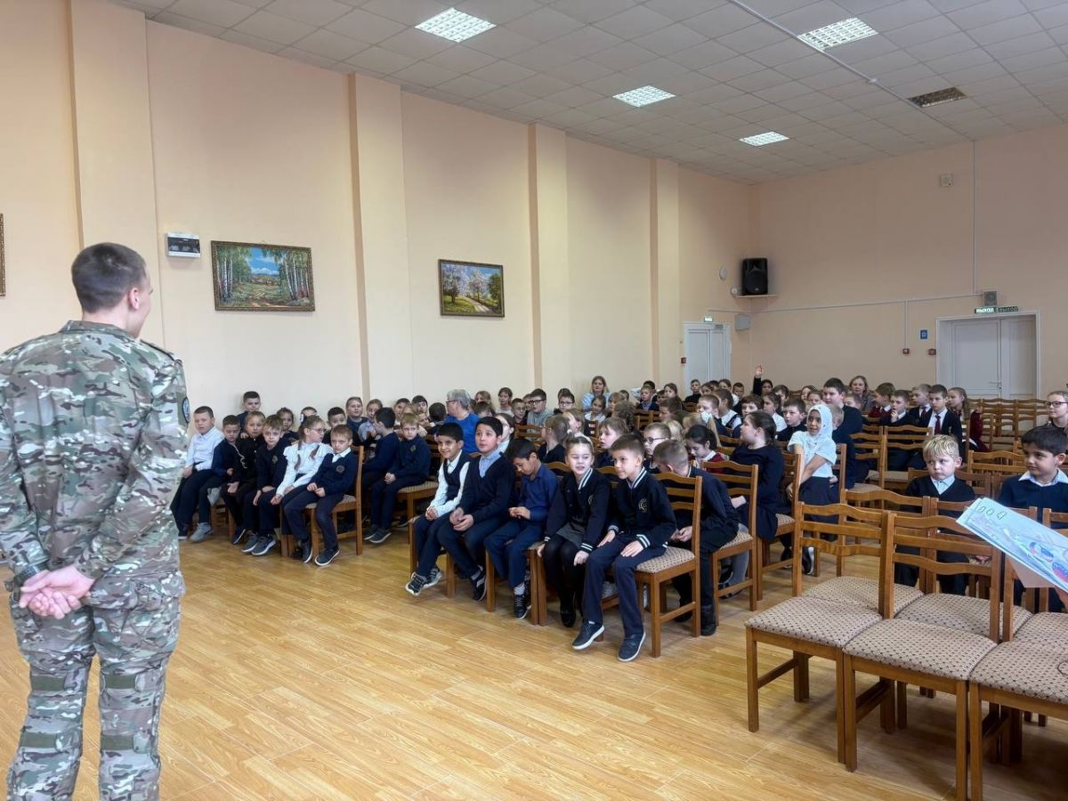 Одоевские школьники встретились с героем СВО
