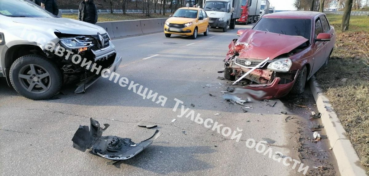 В Туле 13-летняя девочка получила травмы после столкновения двух легковых автомобилей