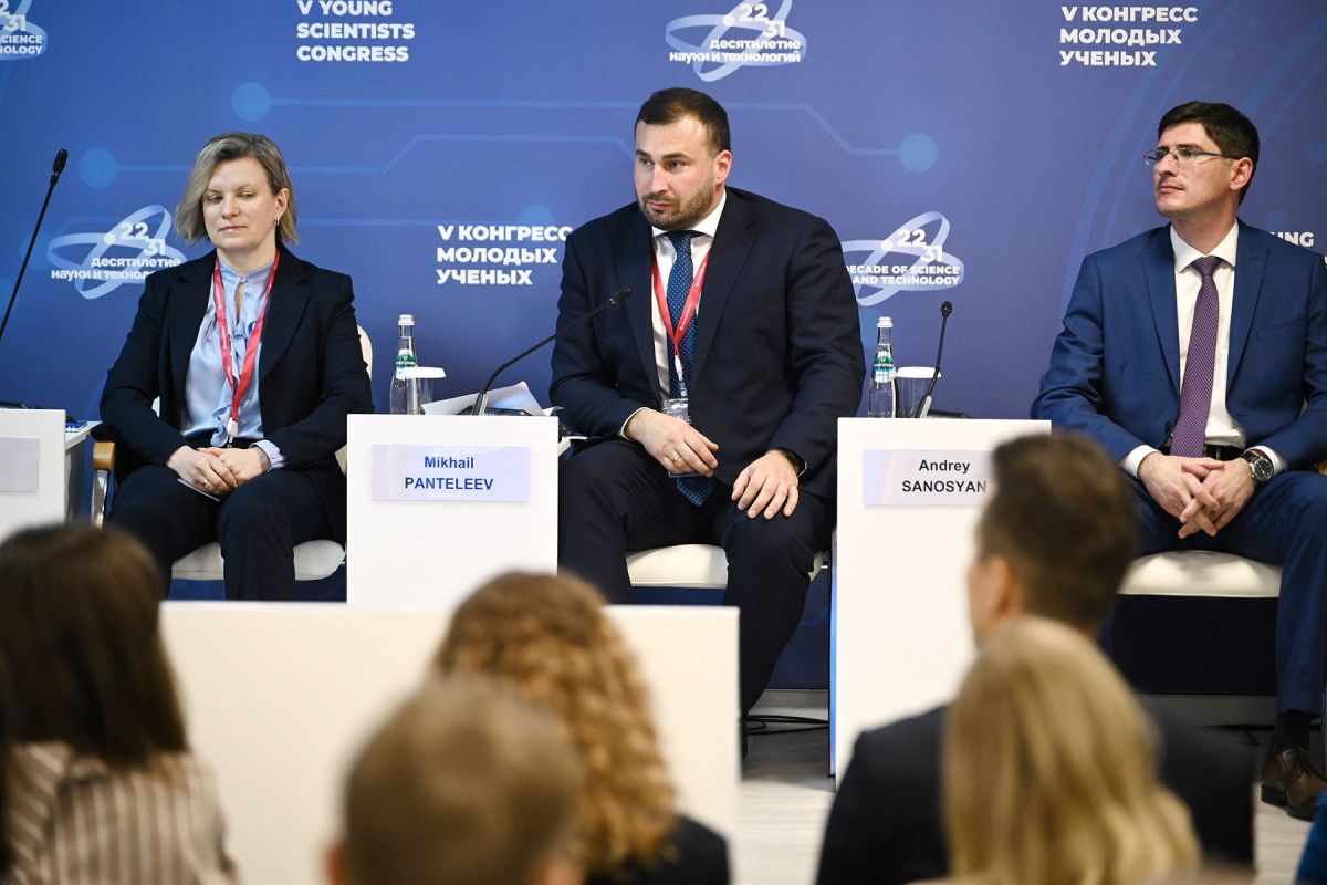 Как в Тульской области поддерживают ученых и реализуют крупные проекты