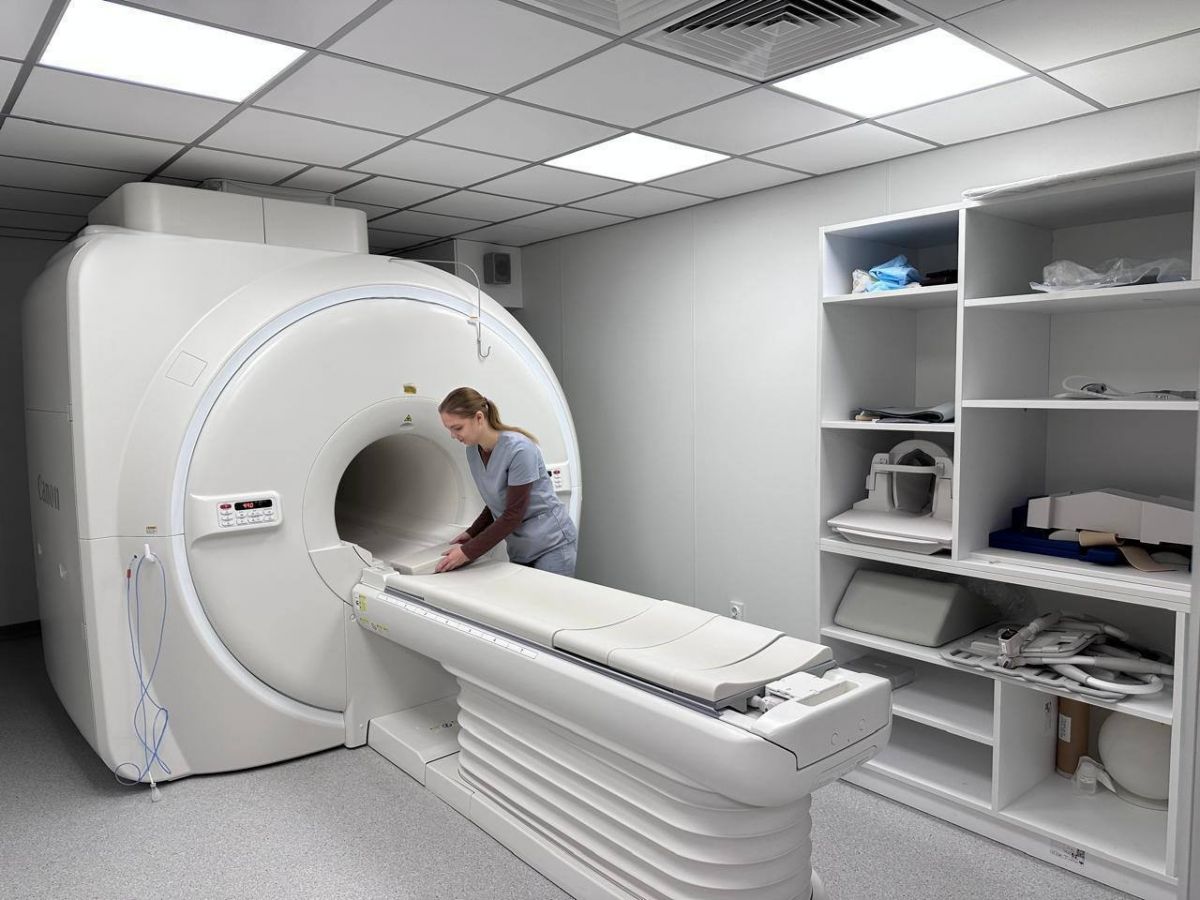 В главном корпусе Новомосковской больницы установили современный аппарат МРТ