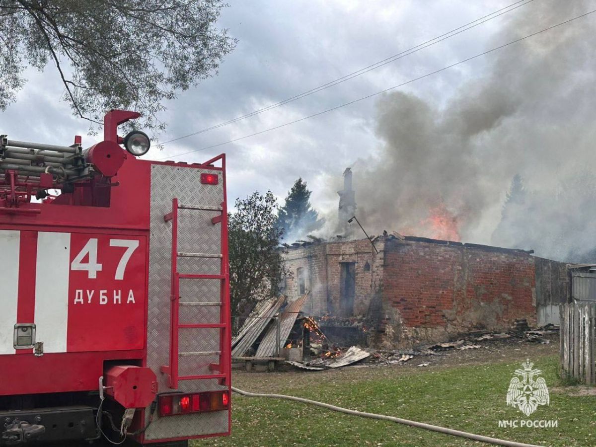 Жительница Тульской области поблагодарила спасателей за тушение огня Жительница Тульской области поблагодарила спасателей за тушение огня