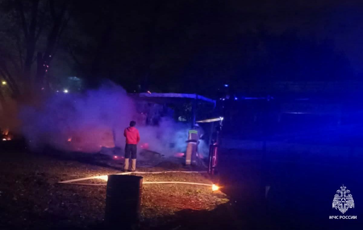 В деревне Тульской области загорелась бытовка из-за неисправности печного отопления В деревне Тульской области загорелась бытовка из-за неисправности печного отопления