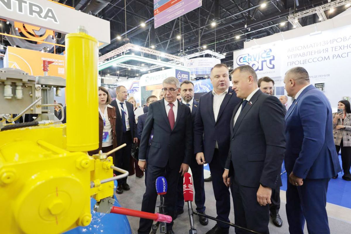 Дмитрий Миляев познакомился с передовыми разработками тульских компаний в нефтегазовой отрасли Дмитрий Миляев познакомился с передовыми разработками тульских компаний в нефтегазовой отрасли