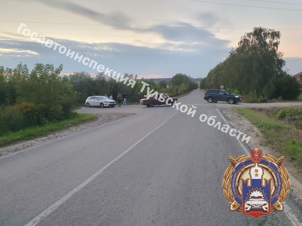 В Большой Туле неудачный обгон на дороге привел к столкновению двух машин В Большой Туле неудачный обгон на дороге привел к столкновению двух машин