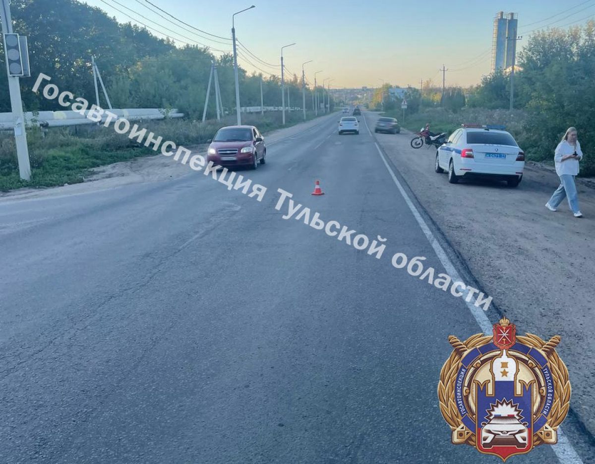 В Тульской области дорогу не поделили женщины на мотоцикле и автомобиле В Тульской области дорогу не поделили женщины на мотоцикле и автомобиле