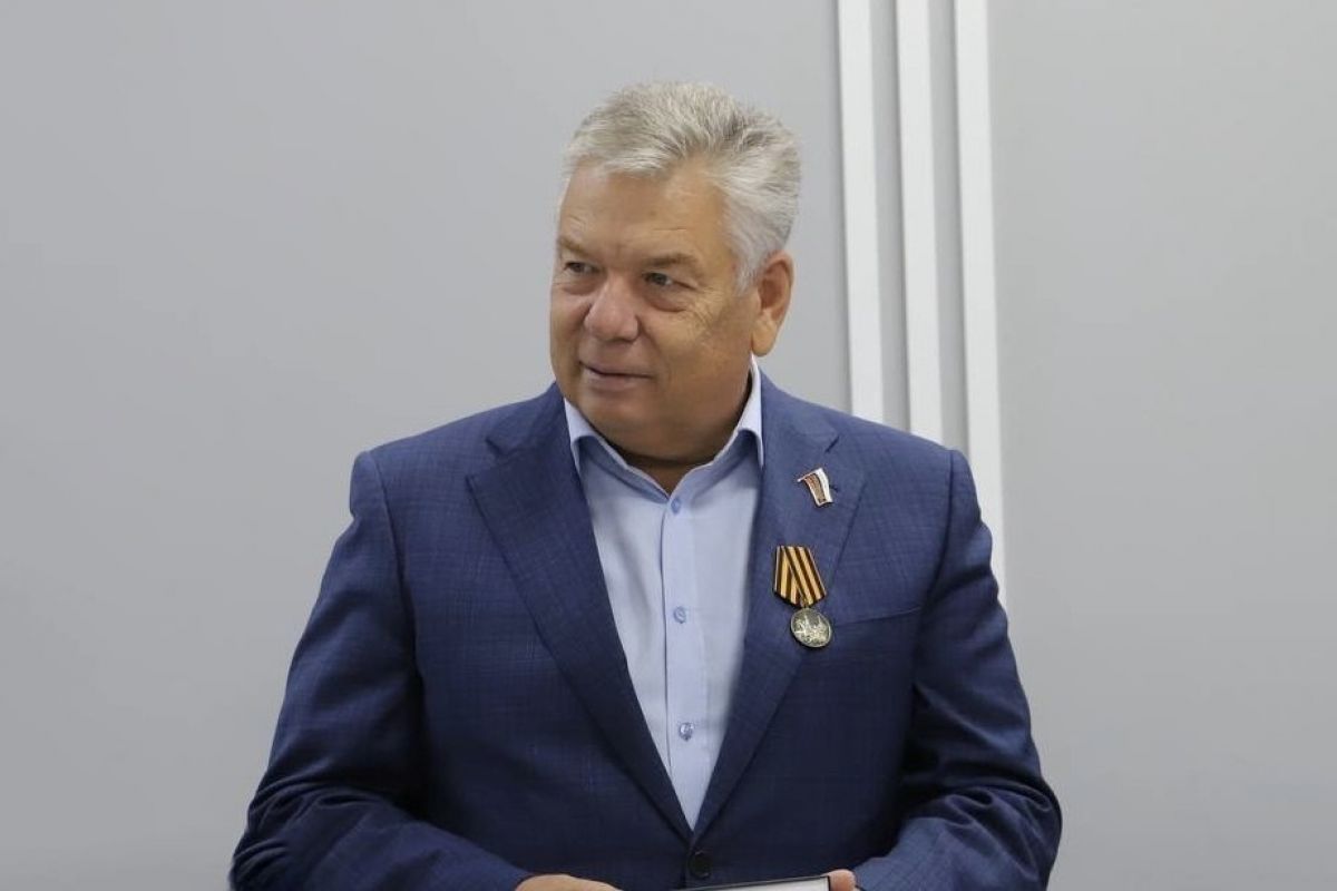 Николай Воробьев: «День сегодня особенный, важный - в регионе началось трехдневное голосование» Николай Воробьев: «День сегодня особенный, важный - в регионе началось трехдневное голосование»