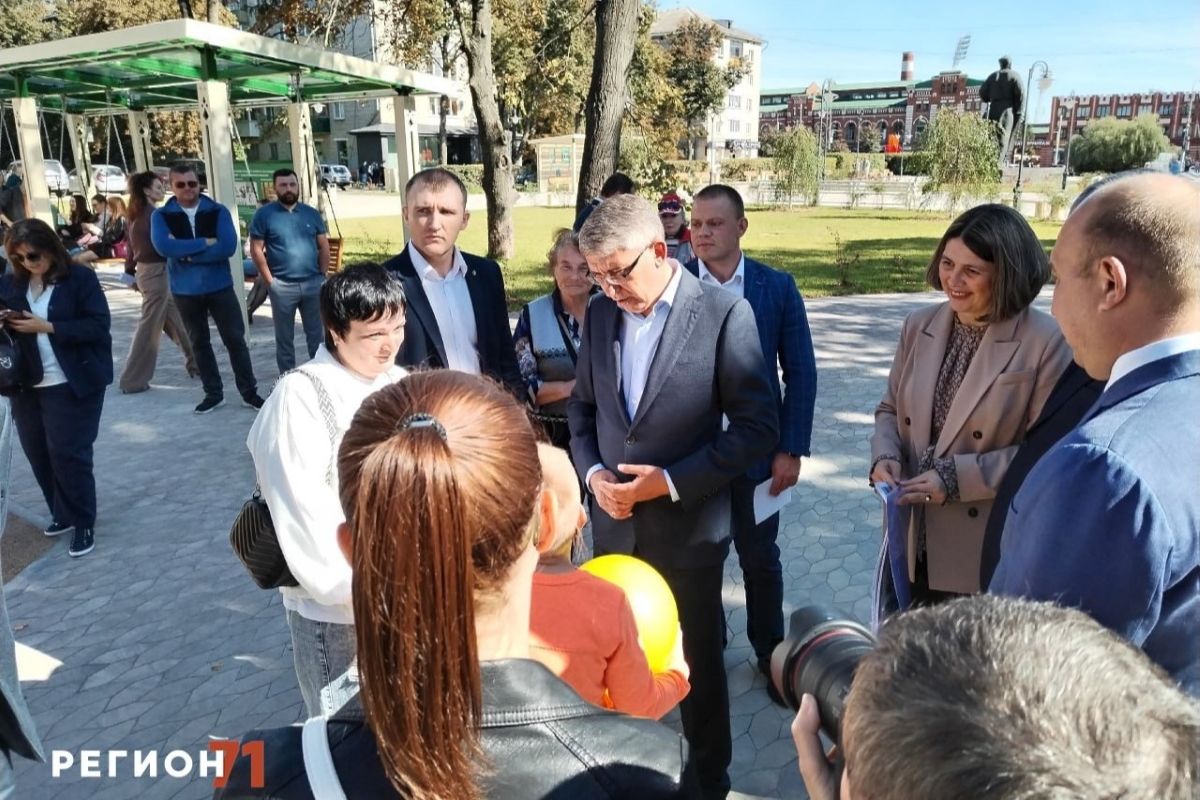 Дмитрий Миляев посетил обновленный сквер Льва Толстого в Туле Дмитрий Миляев посетил обновленный сквер Льва Толстого в Туле