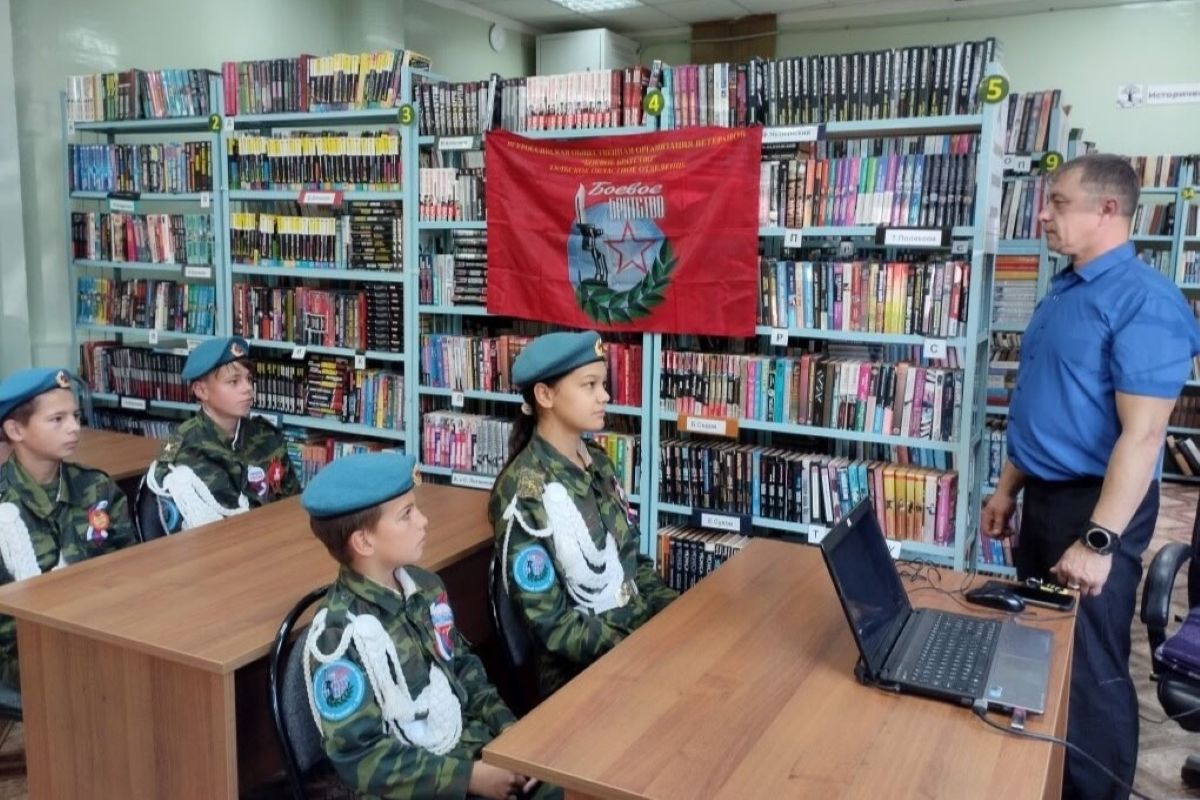 Владимир Дронов: «Наши воины-контрактники выполняют в зоне СВО трудную, но необходимую работу» Владимир Дронов: «Наши воины-контрактники выполняют в зоне СВО трудную, но необходимую работу»