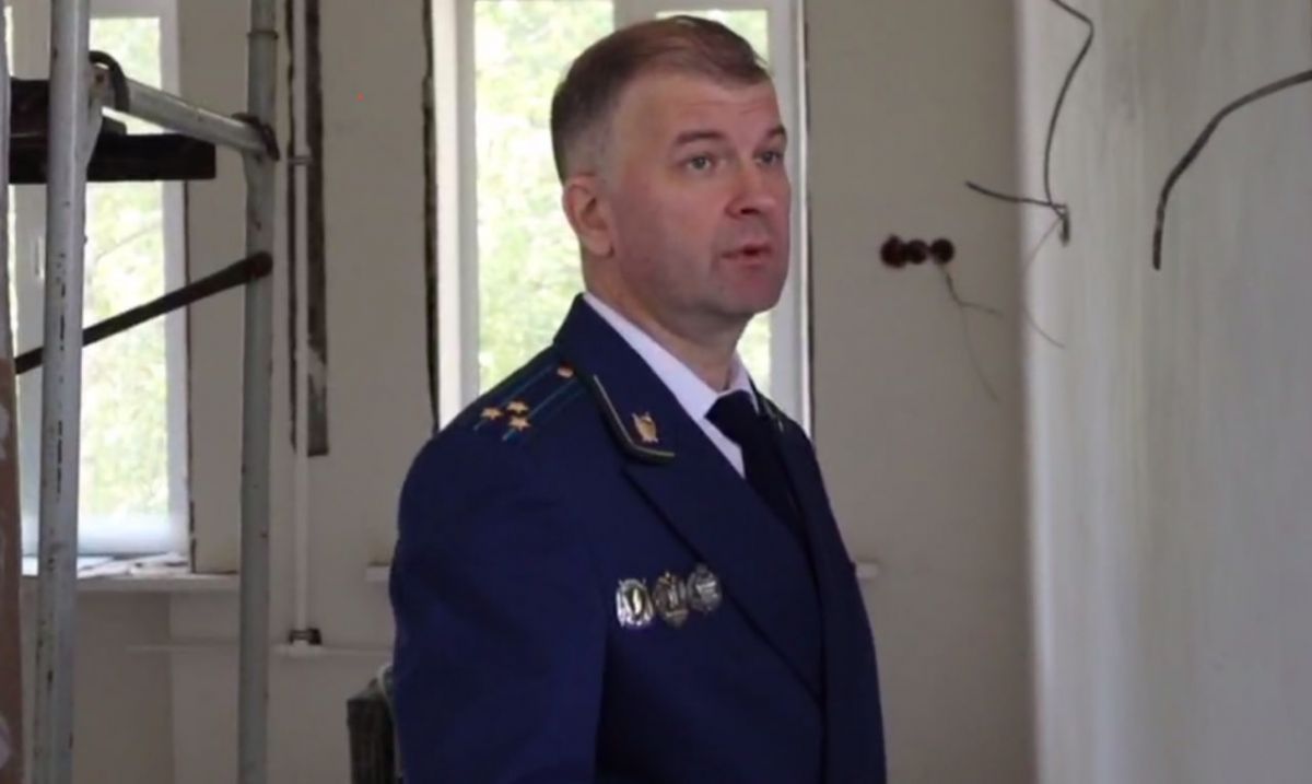 Прокурор Тульской области посетил школу в Липках, в которой подрядчик сорвал ремонт Прокурор Тульской области посетил школу в Липках, в которой подрядчик сорвал ремонт