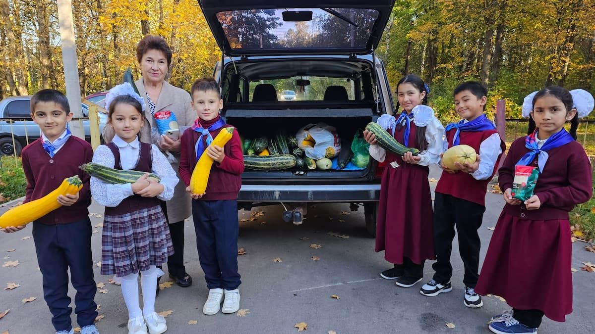 Юные и взрослые ясногорцы помогают фронту Юные и взрослые ясногорцы помогают фронту