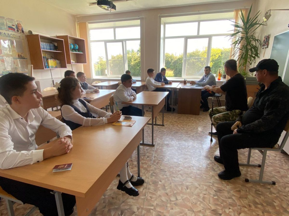 Для школьников организованы уроки мужества с участием бойцов СВО Для школьников организованы уроки мужества с участием бойцов СВО