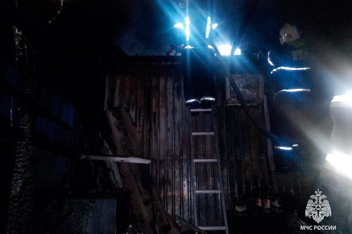 В Тульской области горели баня, торговый павильон и заброшка В Тульской области горели баня, торговый павильон и заброшка