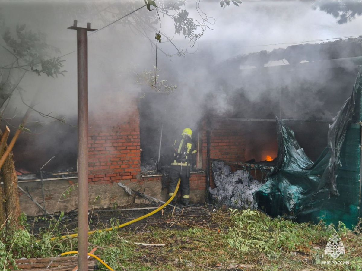 В Тульской области потушили пожар в пошивочном цеху В Тульской области потушили пожар в пошивочном цеху
