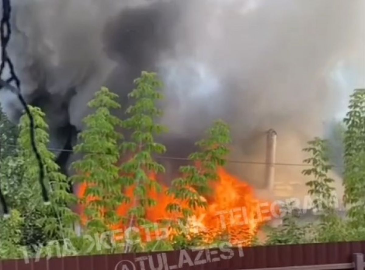 В Щекине потушили заброшку В Щекине потушили заброшку