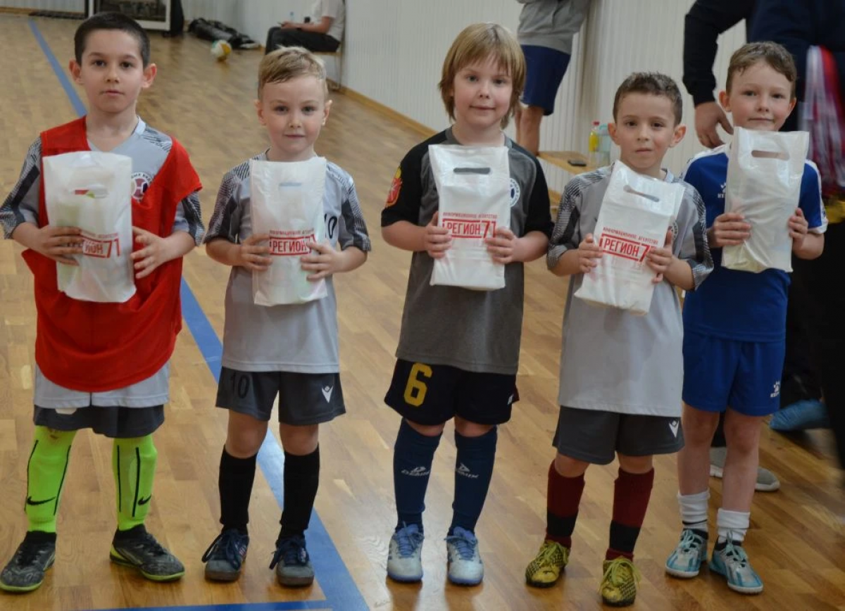 В Советске юные футболисты сразились за победу в День космонавтики В Советске юные футболисты сразились за победу в День космонавтики