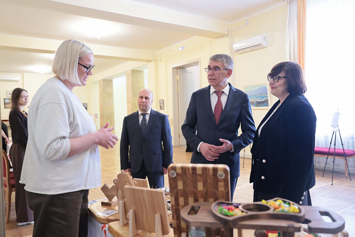 Дмитрий Миляев поздравил тульскую службу занятости с 35-летием