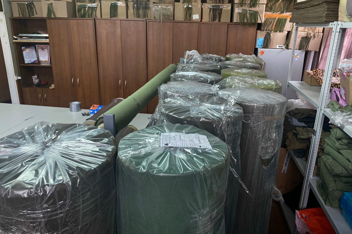 Дмитрий Коженкин снабдил волонтеров спецоперации необходимым материалом