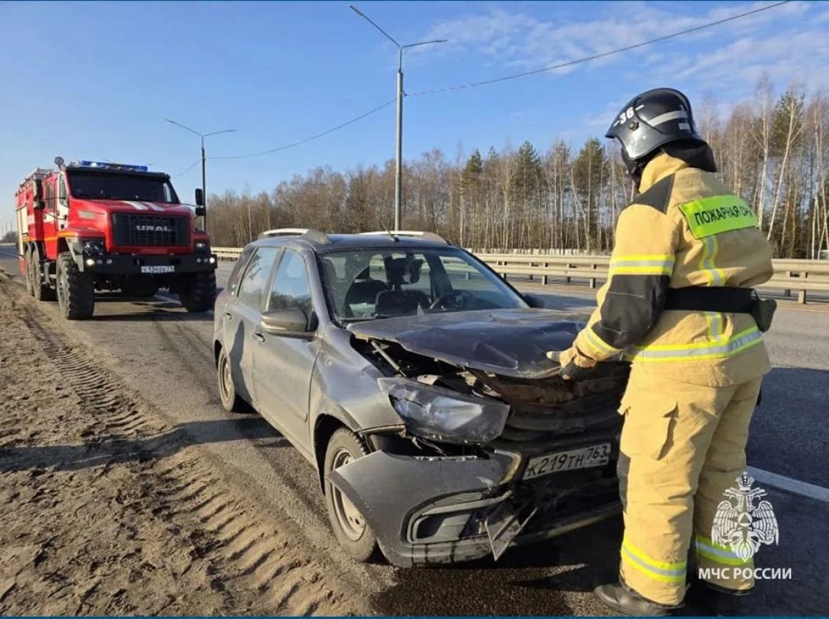 При пожаре в Узловском районе спасатели вывели человека из горящей квартиры При пожаре в Узловском районе спасатели вывели человека из горящей квартиры