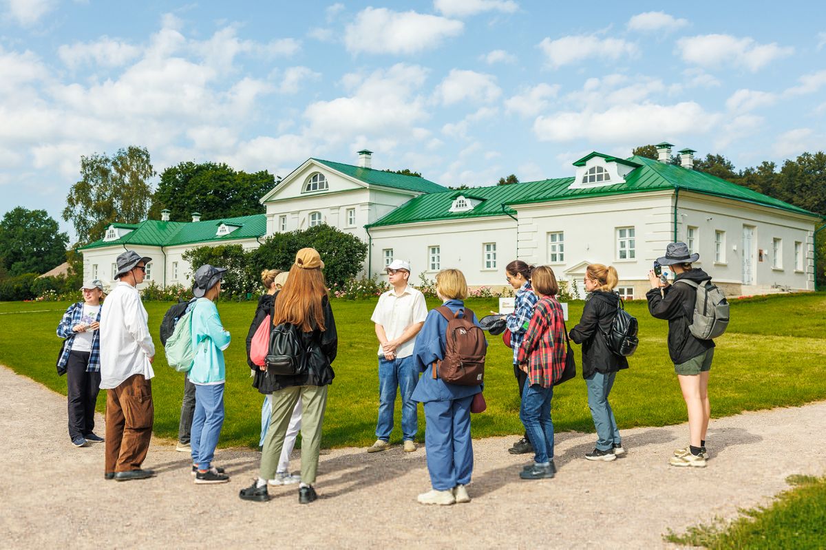 Два доктора наук и преподаватели ведущих вузов страны благоустраивают мемориальные сады в «Ясной Поляне» Два доктора наук и преподаватели ведущих вузов страны благоустраивают мемориальные сады в «Ясной Поляне»