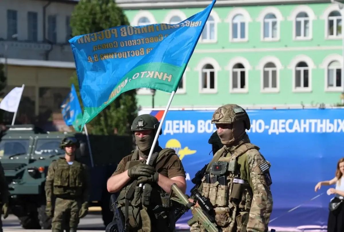 На Казанской набережной Тулы прошло мероприятие ко Дню воздушно-десантных войск