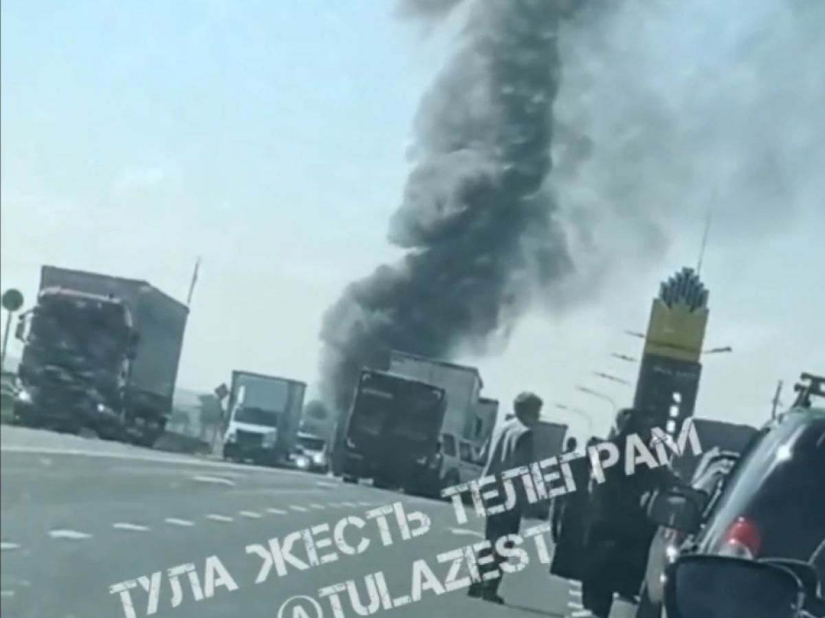 В Щекинском районе столкнулись два грузовика