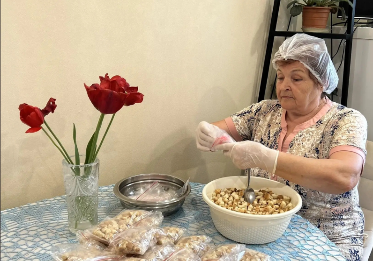 Хлеб как частичка родного дома: волонтеры помогают бойцам СВО Хлеб как частичка родного дома: волонтеры помогают бойцам СВО