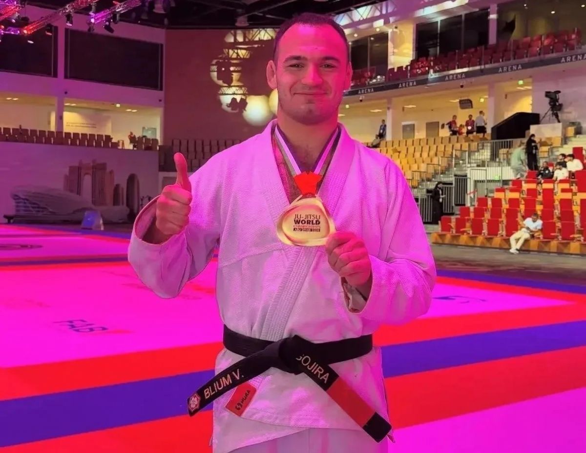 Тульский спортсмен выиграл чемпионат по джиу-джитсу в ОАЭ Тульский спортсмен выиграл чемпионат по джиу-джитсу в ОАЭ
