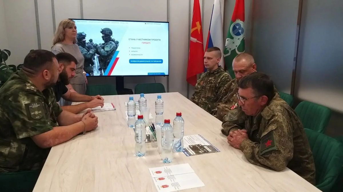 Елена Бобкова рассказала ветеранам спецоперации о направлениях проекта «Герой 71» Елена Бобкова рассказала ветеранам спецоперации о направлениях проекта «Герой 71»