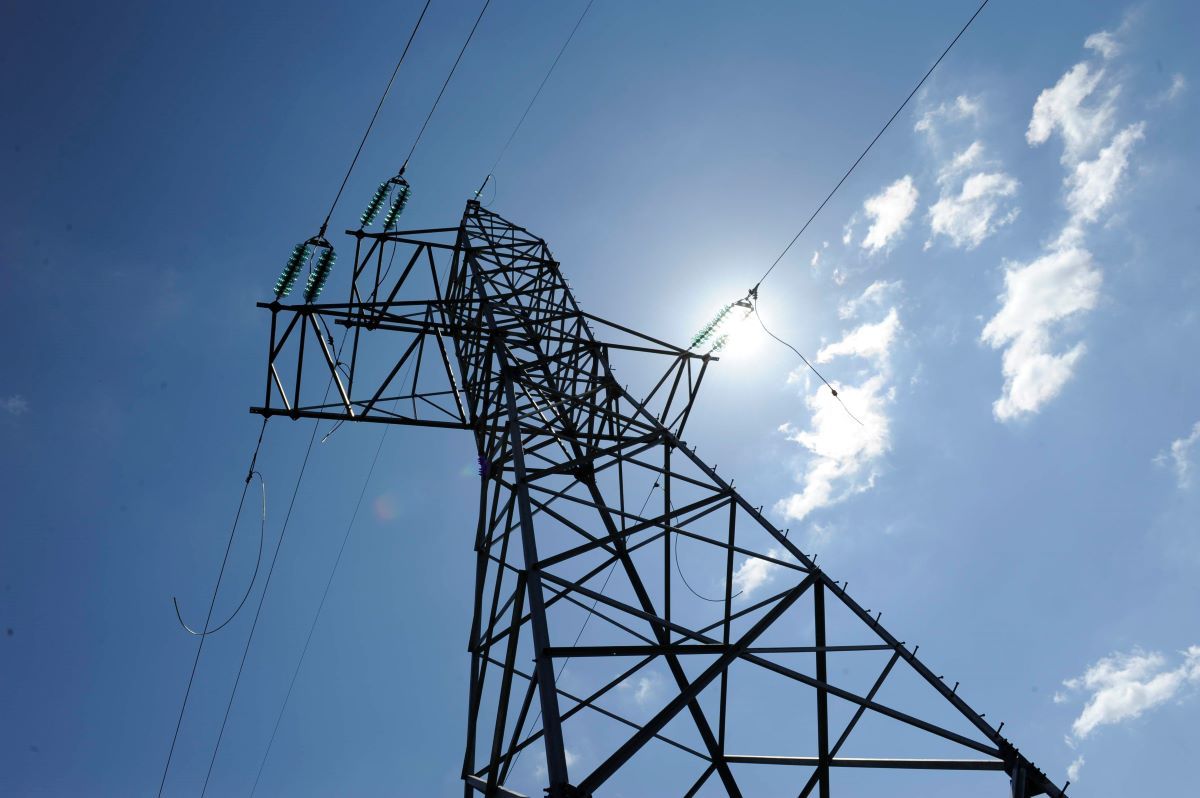 «Тулэнерго» напоминает о правилах электробезопасности вблизи оборванного провода