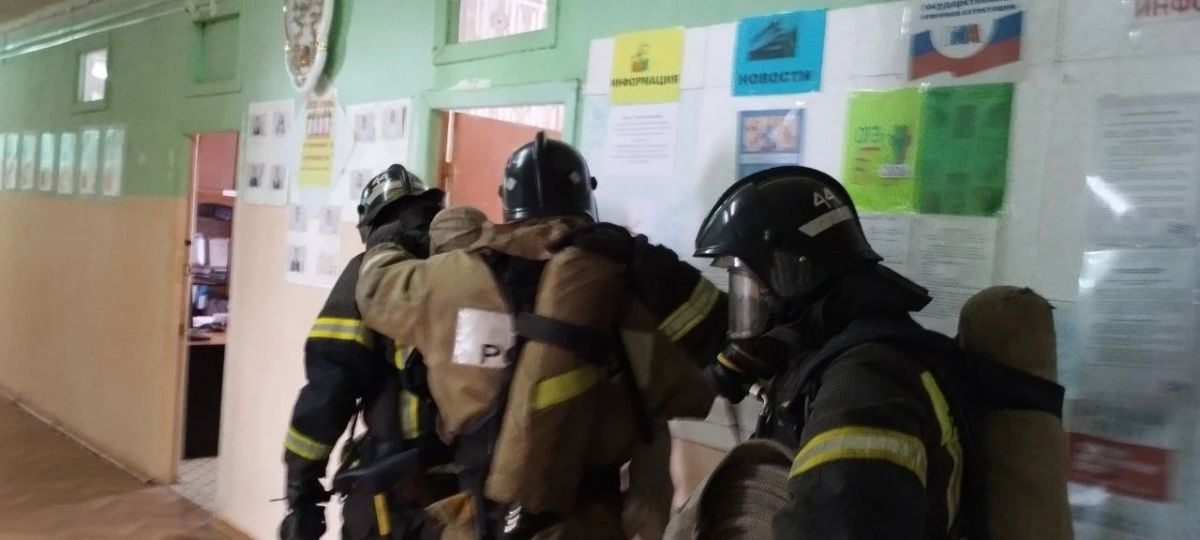 В Арсеньевском районе «потушили» пожар на втором этаже школы