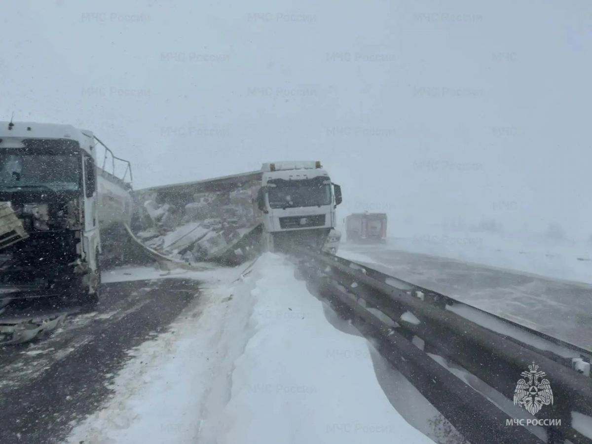 В Тульской области на федеральной трассе М-4 образовался затор из-за столкнувшихся автомобилей