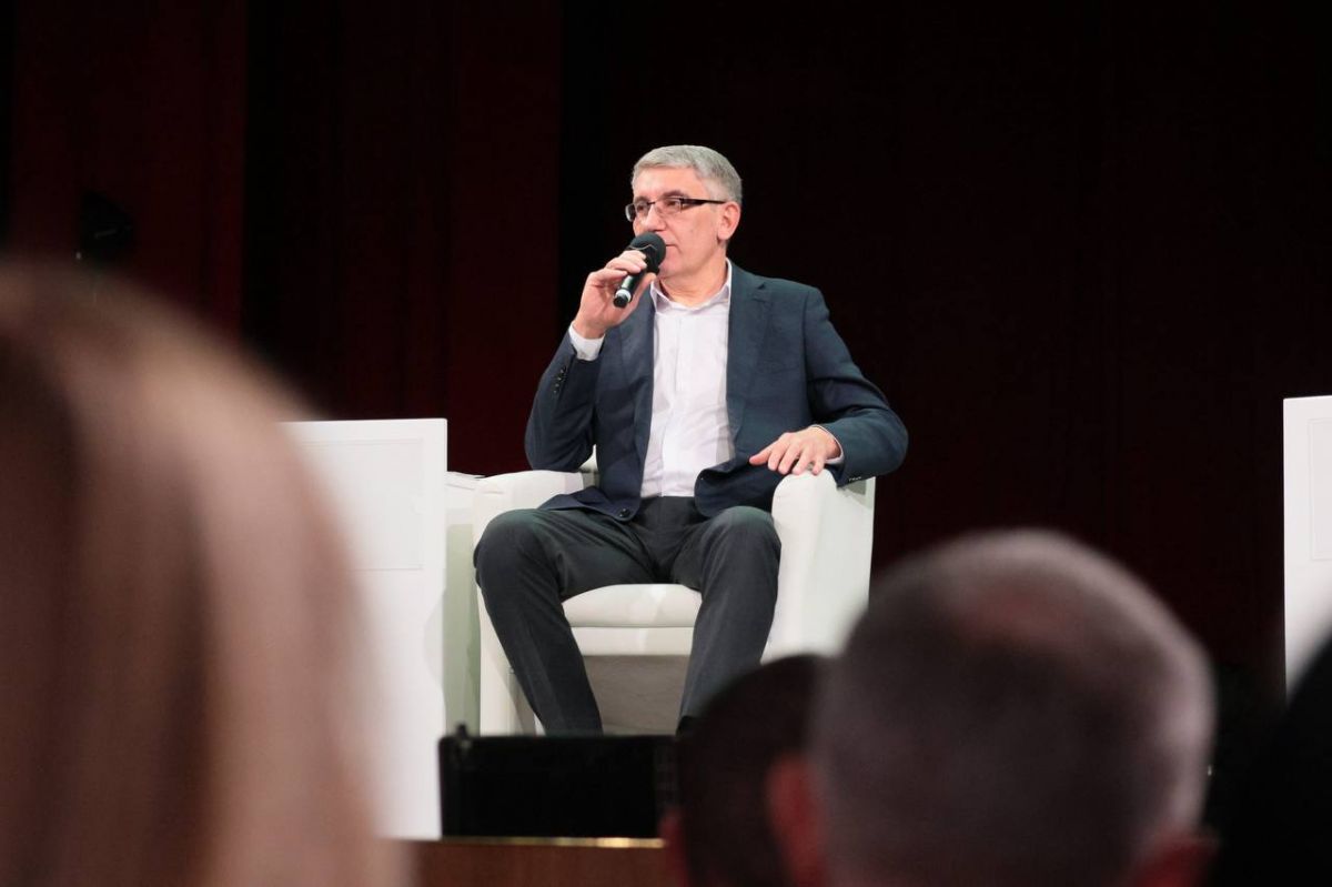 В Новомосковске началась встреча Дмитрия Миляева со старостами и руководителями ТОС