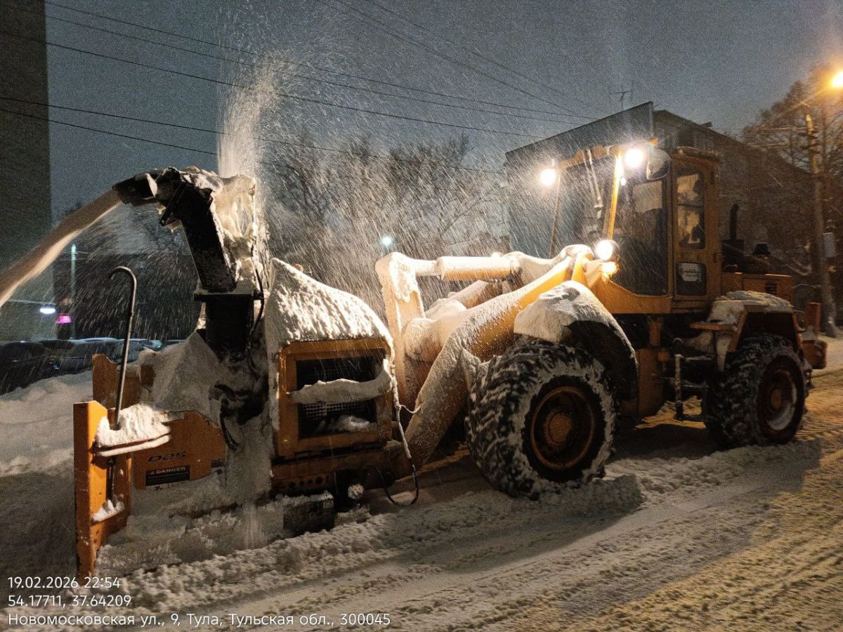 Ночью тульские коммунальщики продолжали бороться с непогодой Ночью тульские коммунальщики продолжали бороться с непогодой