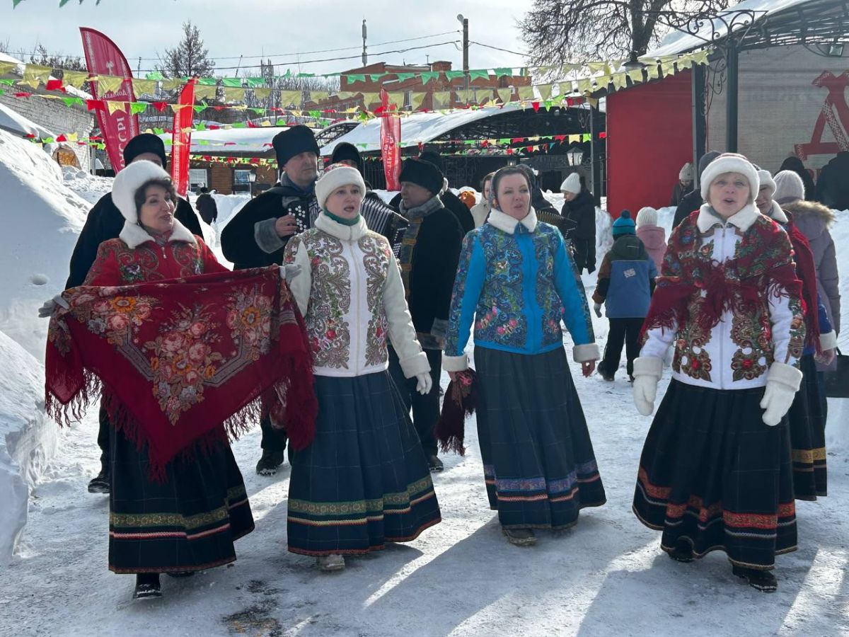 В «Добродее» туляки проводили зиму блинами и народными забавами В «Добродее» туляки проводили зиму блинами и народными забавами
