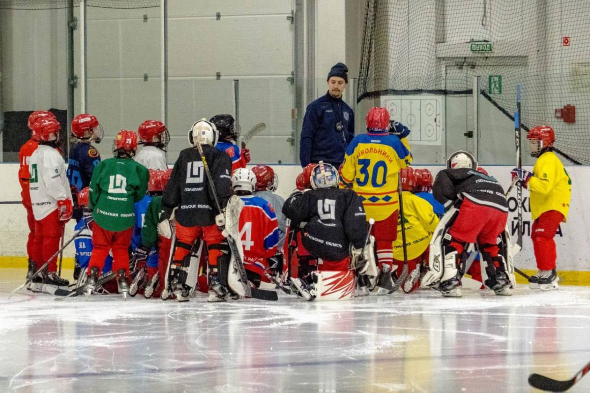 Юные хоккеисты «Академии Михайлова» сыграли с дворовыми командами Юные хоккеисты «Академии Михайлова» сыграли с дворовыми командами