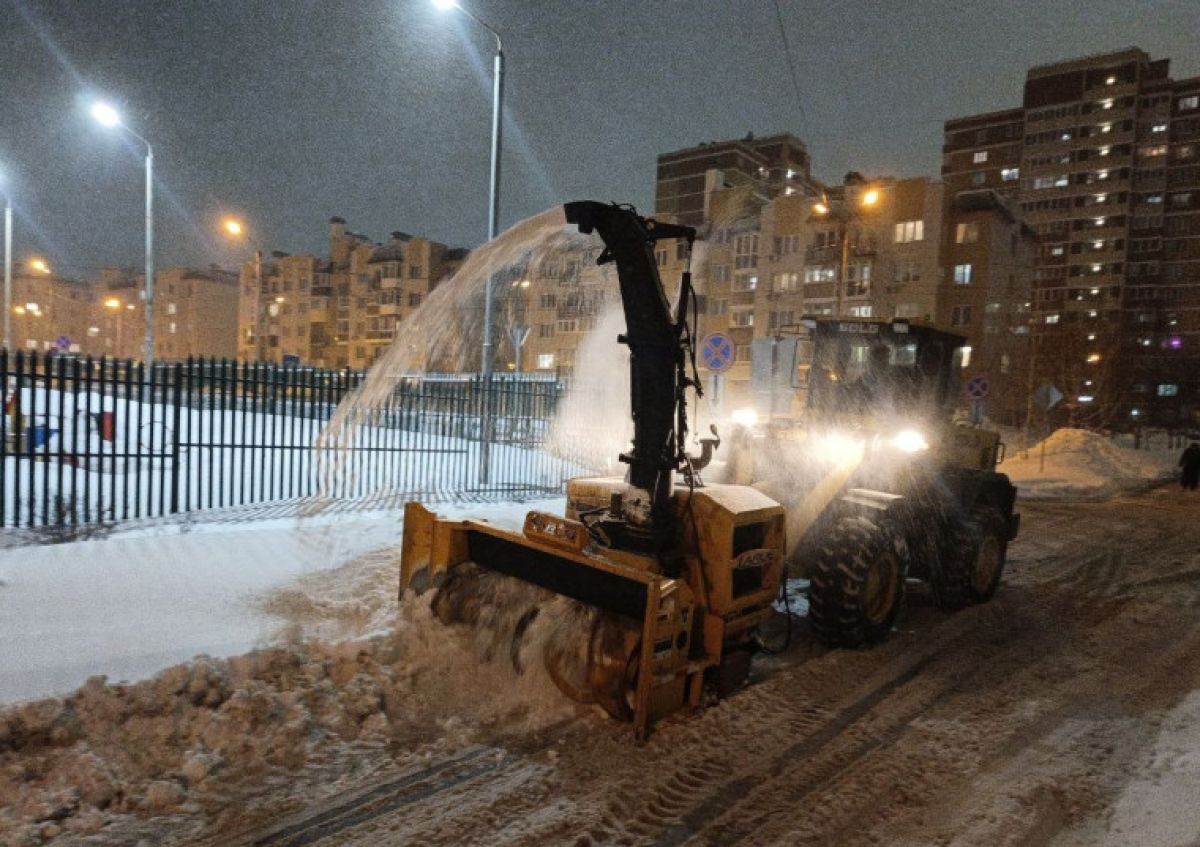 В Туле снег с улиц убирают круглосуточно В Туле снег с улиц убирают круглосуточно