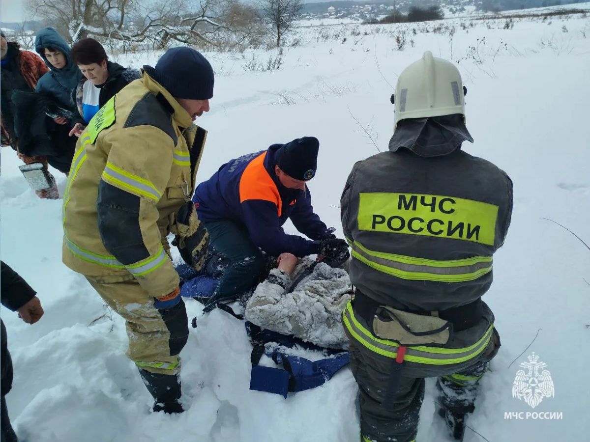 Тульские огнеборцы спасли рыбака из ледяной реки