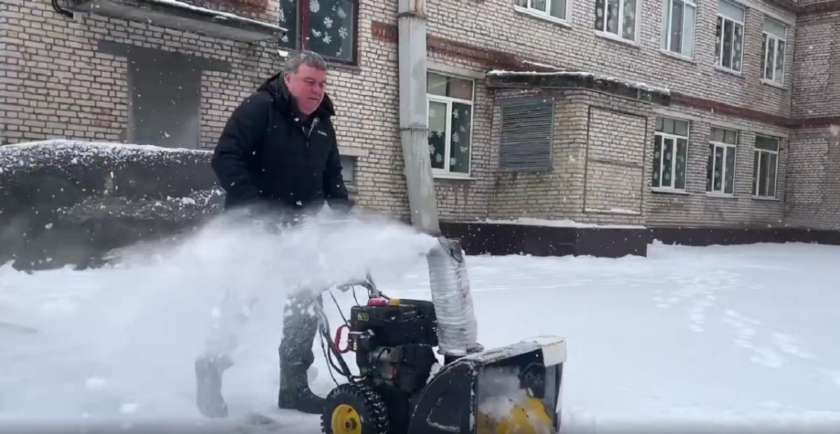 Глава городской администрации помог очистить Тулу от снега Глава городской администрации помог очистить Тулу от снега