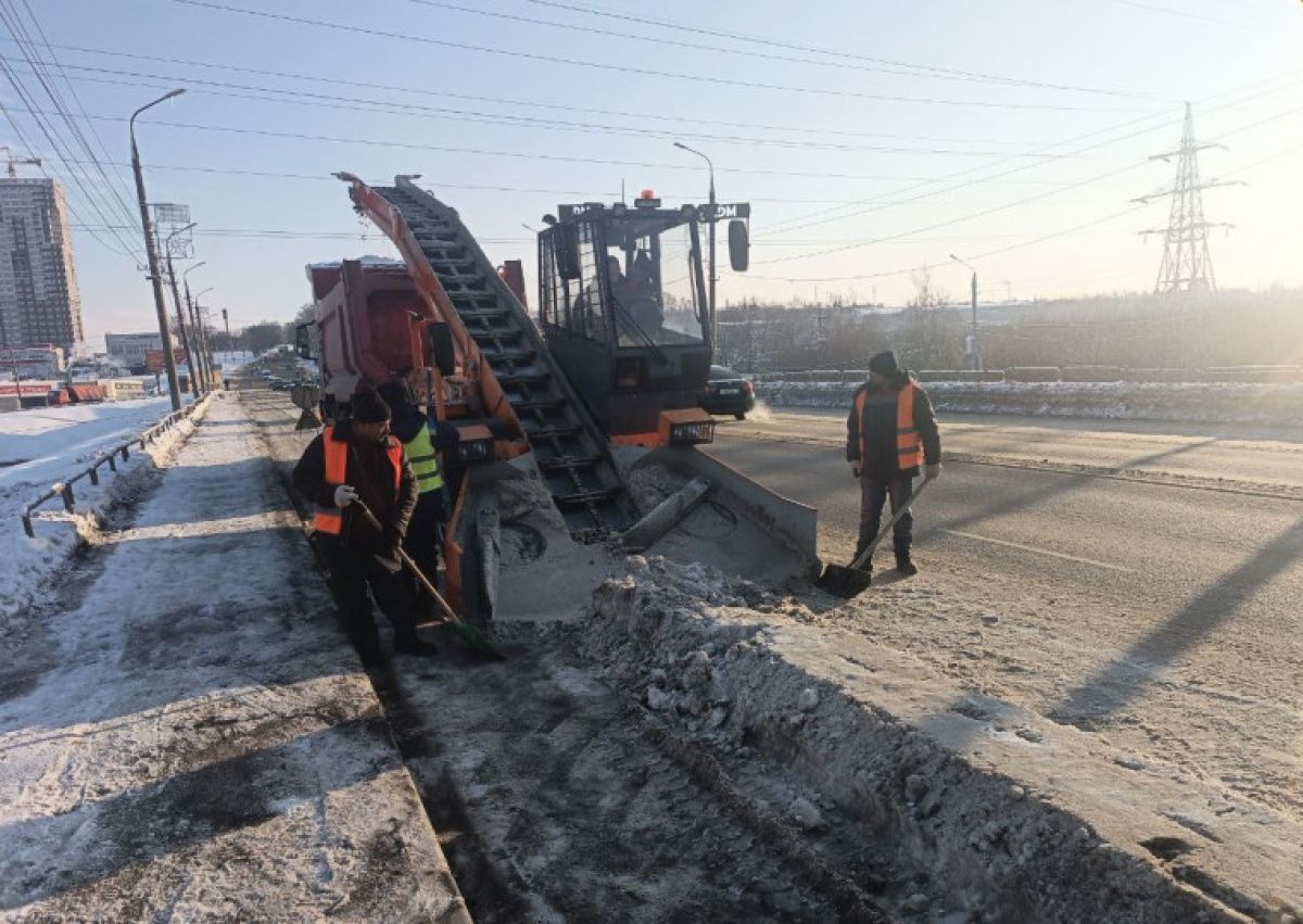 Около 5,2 тысяч кубометров снега вывезли с тульских улиц за сутки