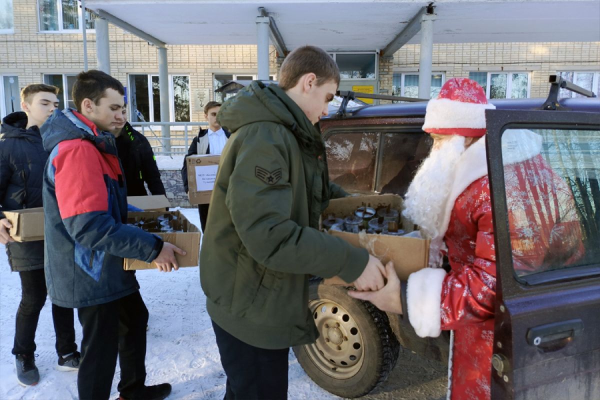 Жители региона подготовили новогодние подарки для российских бойцов