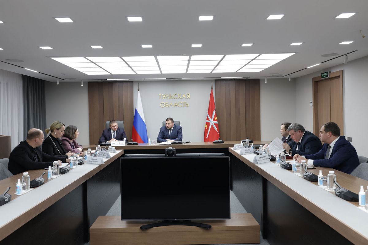 В Тульской области ежедневно увеличивается количество бригад для расчистки снега В Тульской области ежедневно увеличивается количество бригад для расчистки снега